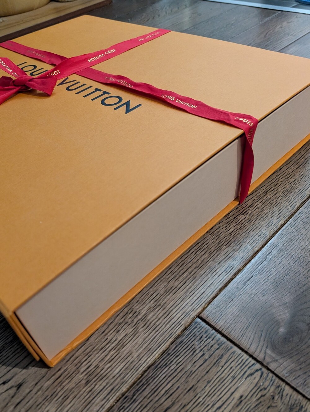 Louis Vuitton Large Box And Wrapping Ribbon ๐ - Picture 3 of 9